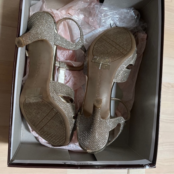 Gold Heels - Picture 8 of 8